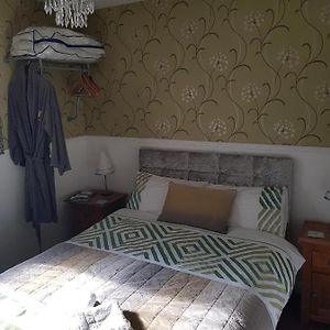 Standard Zimmer mit Kingsize-Bett